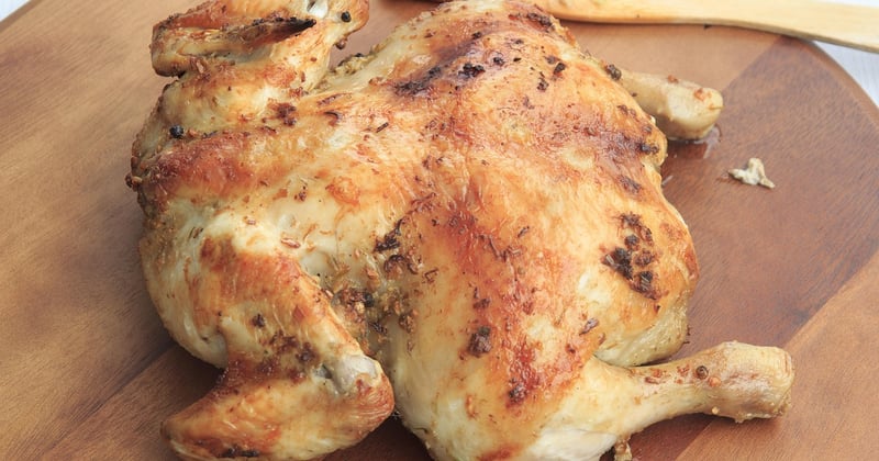 Le secret d'un poulet rôti juteux et croustillant, enfin révélé